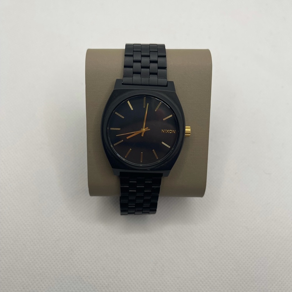 Nixon watch